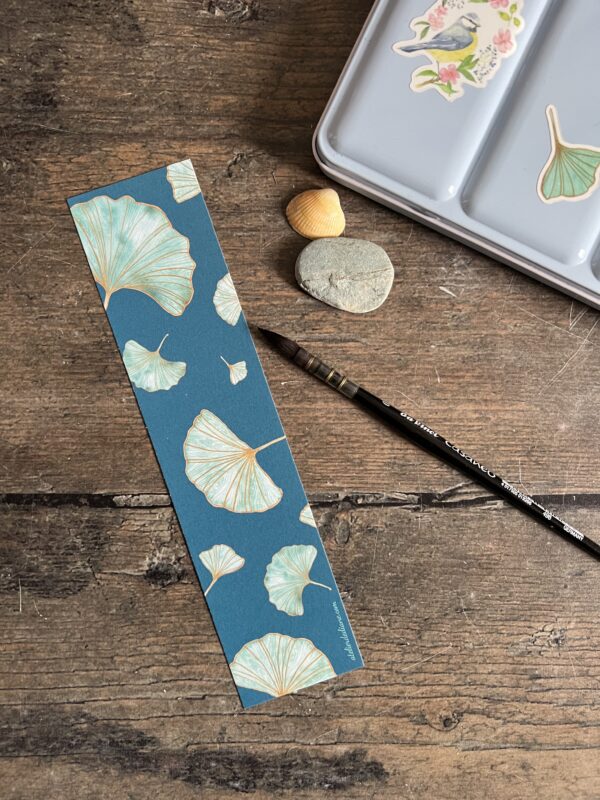 Marque page motif Ginkgo, fond bleu canard – Image 2